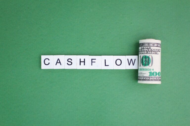 calculator, banknotes and letters of the alphabet with the word cash flow.